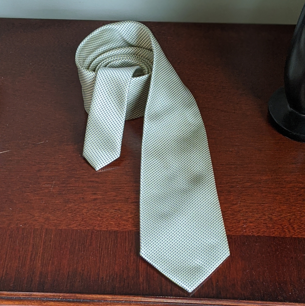 Yellow Tie - Picture 4 of 5